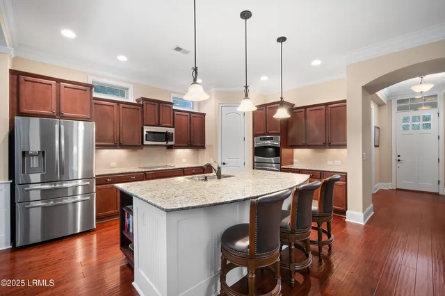 $990,000 | 33 Little Pine Court, Bluffton, SC 29910