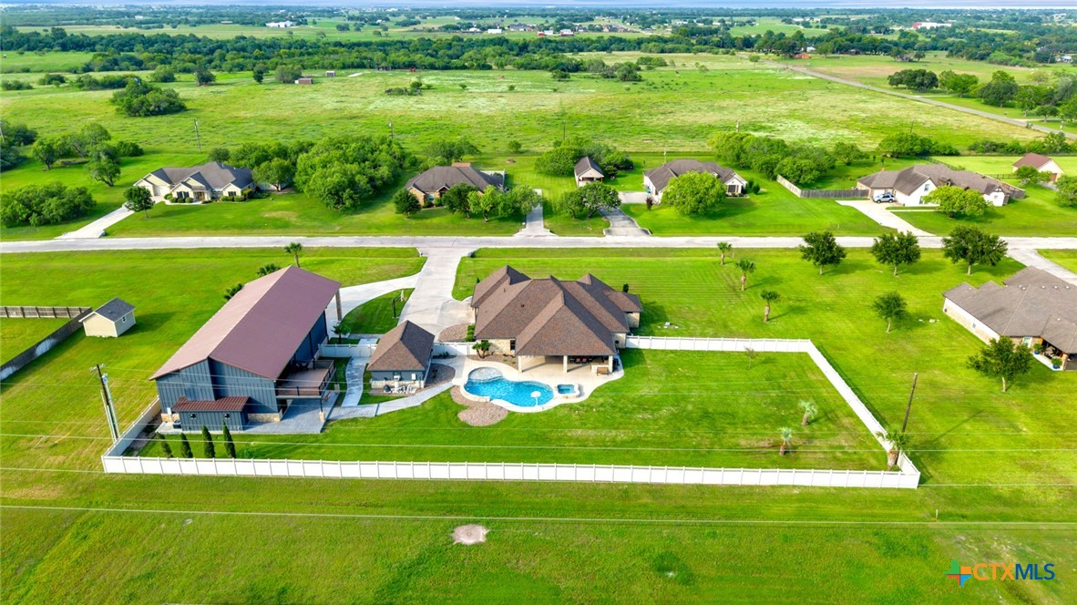 121 Spring Ridge Drive Victoria, TX 77904 - Photo 4 of 14