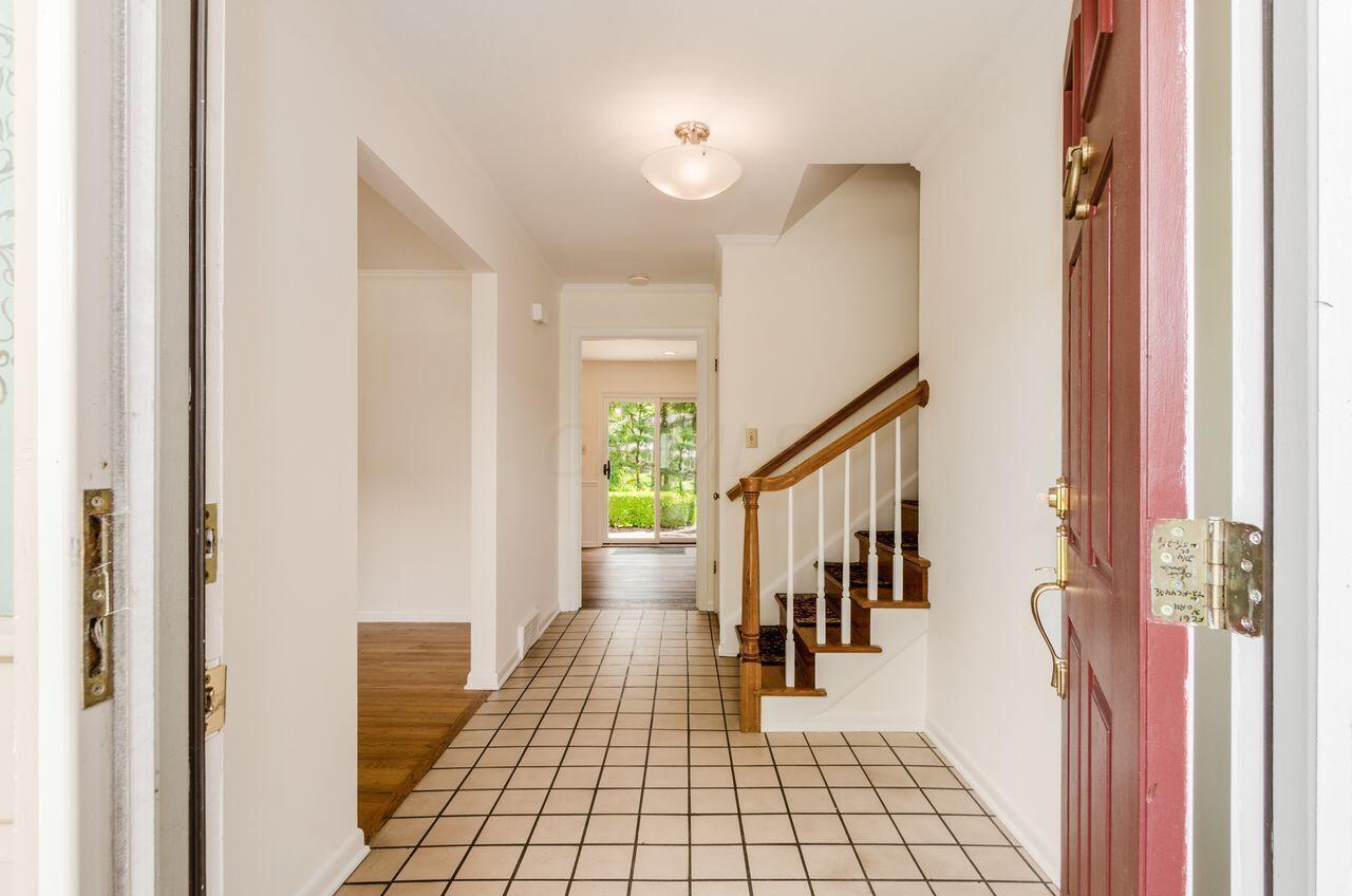 293 Weydon Road Columbus, OH 43085 - Photo 4 of 54 Front Entry Looking into House