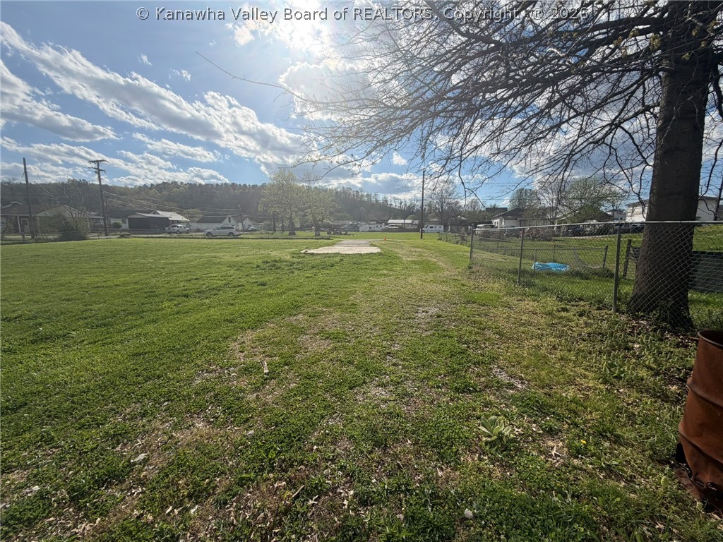 208 Maple Street Hamlin, WV 25523 - Photo 14 of 20 Gallery Image 14