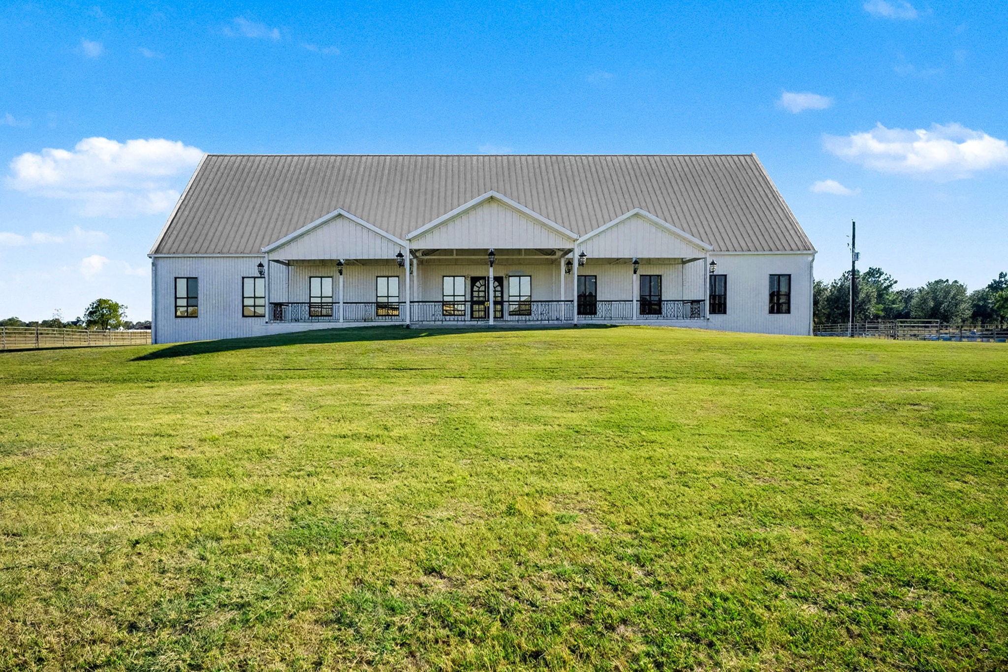1200 Davenport Parkway Rosharon, TX 77583 - Photo 2 of 49 Front daylight view of the 8,100 sqft estate home and extensive lawn, 1200 Davenport Parkway.