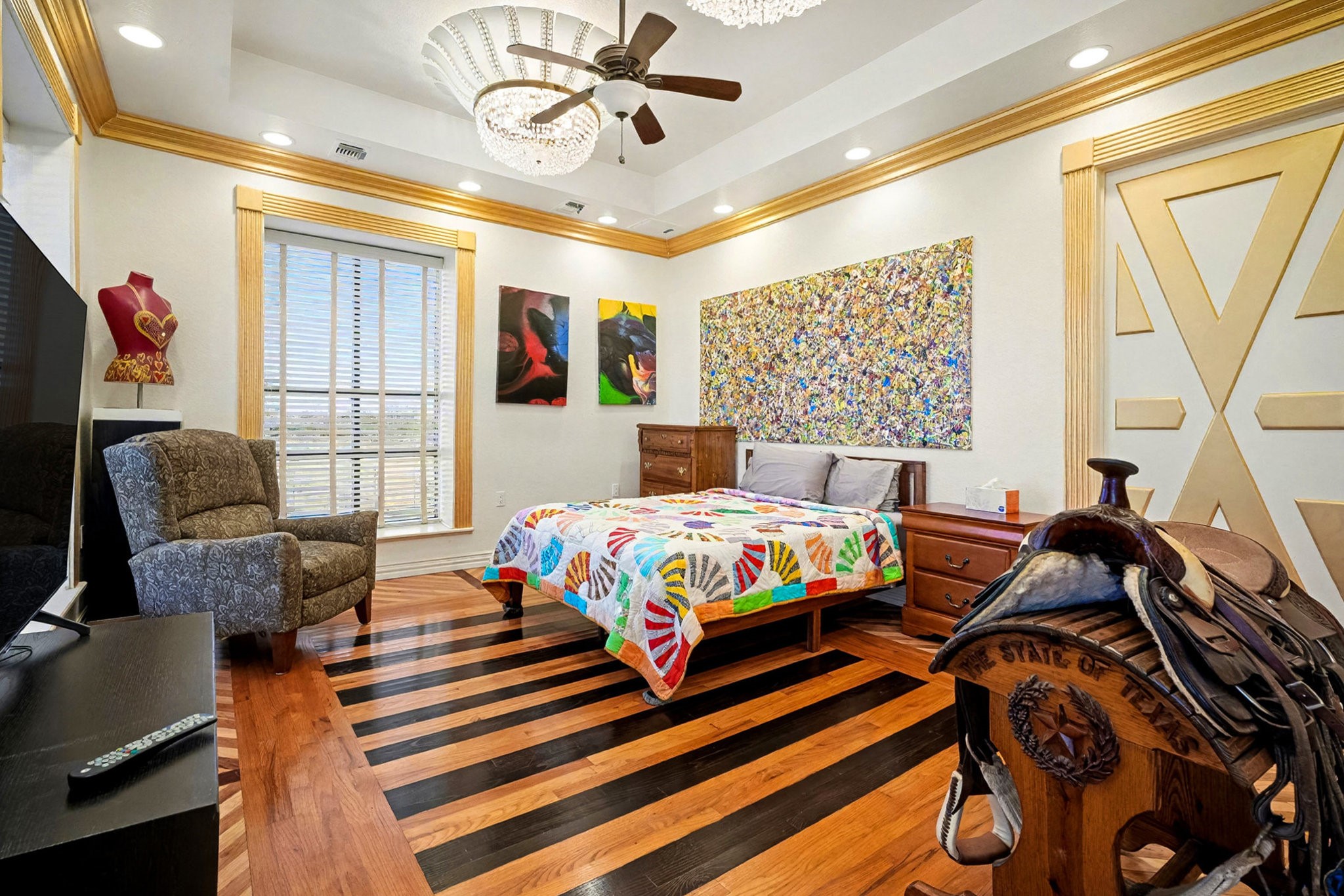 1200 Davenport Parkway Rosharon, TX 77583 - Photo 23 of 49 Guest bedroom (1) with striking oak hardwood floors, custom gold-trimmed
molding, and modern art accents throughout.