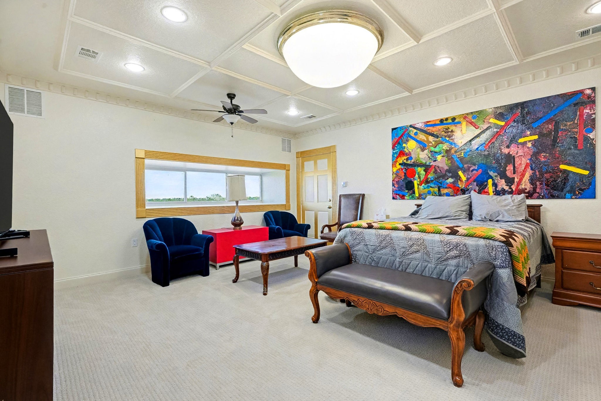 1200 Davenport Parkway Rosharon, TX 77583 - Photo 27 of 49 Guest room (2) on second floor (East end) featuring plush carpeting, coffered ceiling with antique lighting, and
vibrant contemporary wall art.