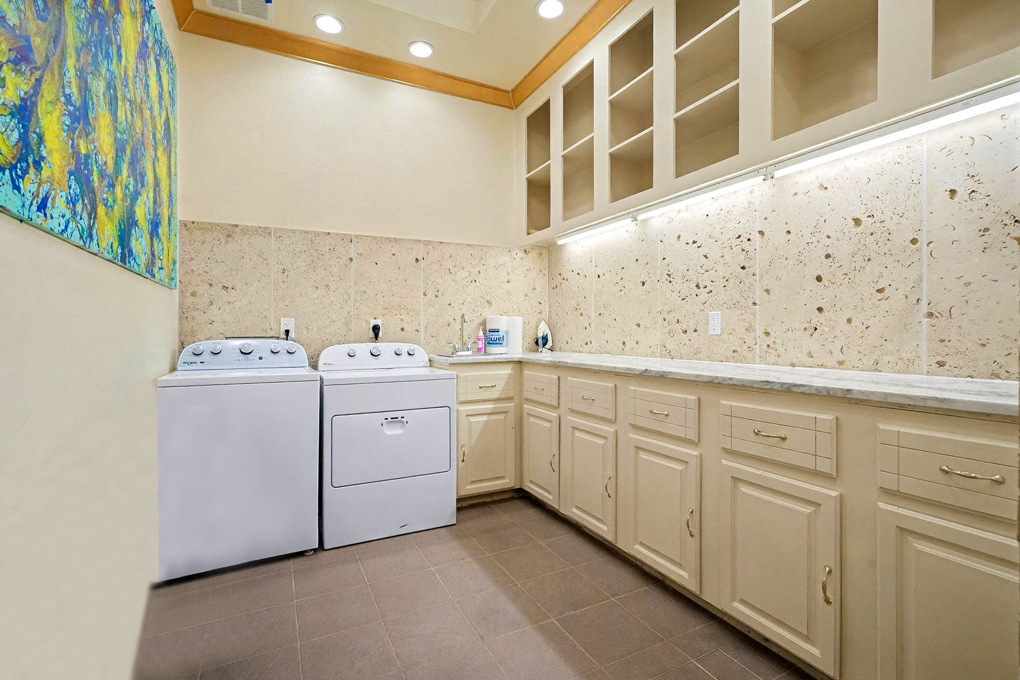 1200 Davenport Parkway Rosharon, TX 77583 - Photo 46 of 49 Laundry Room with Limestone Fossil Shell Walls