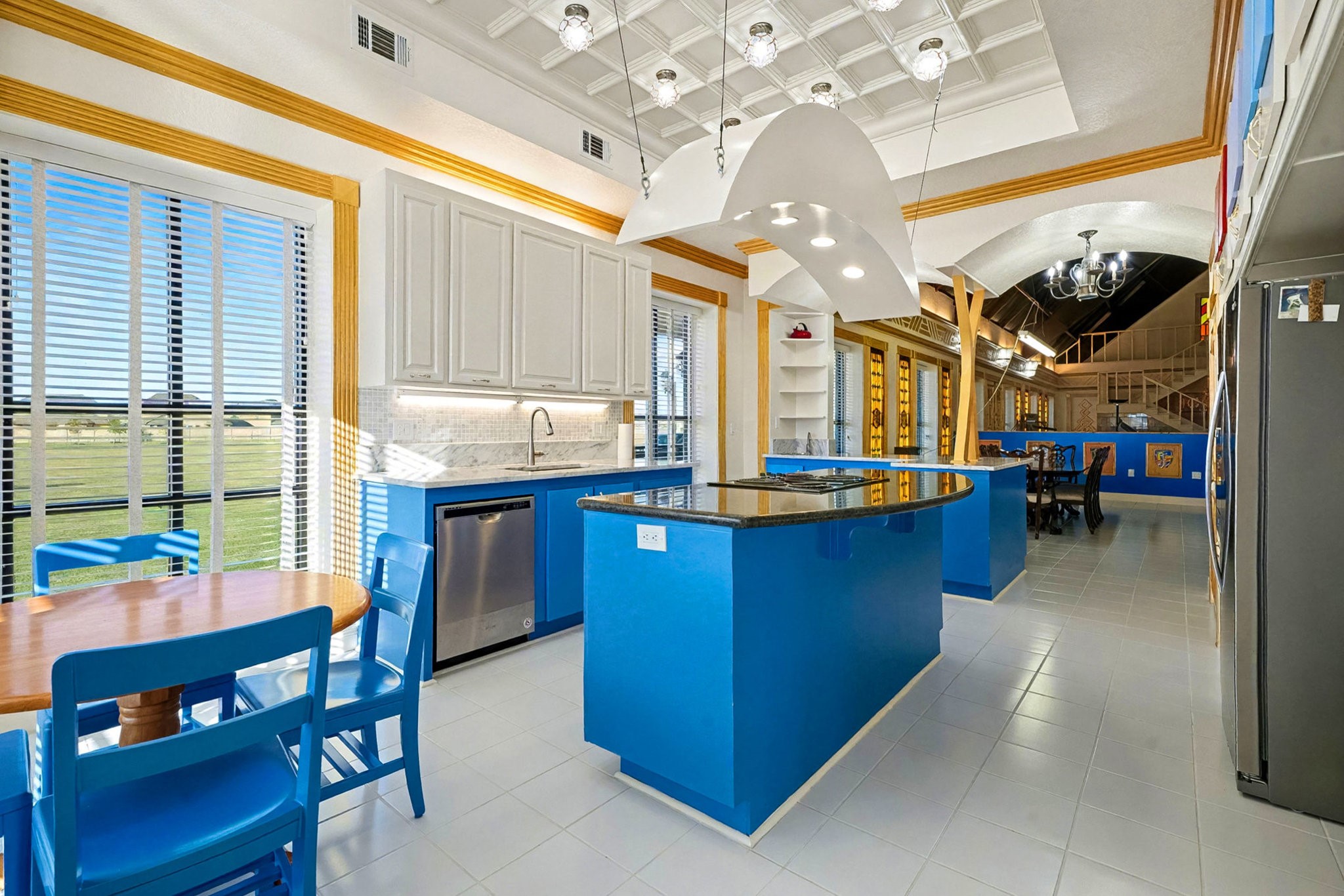 1200 Davenport Parkway Rosharon, TX 77583 - Photo 7 of 49 Bright breakfast nook with large picture windows overlooking the frontyard, seamlessly
connected to the kitchen.