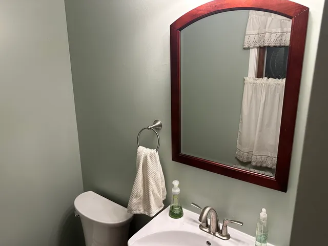 $2,350 | 716 Greenmeadow Court, Crystal Lake, IL 60014