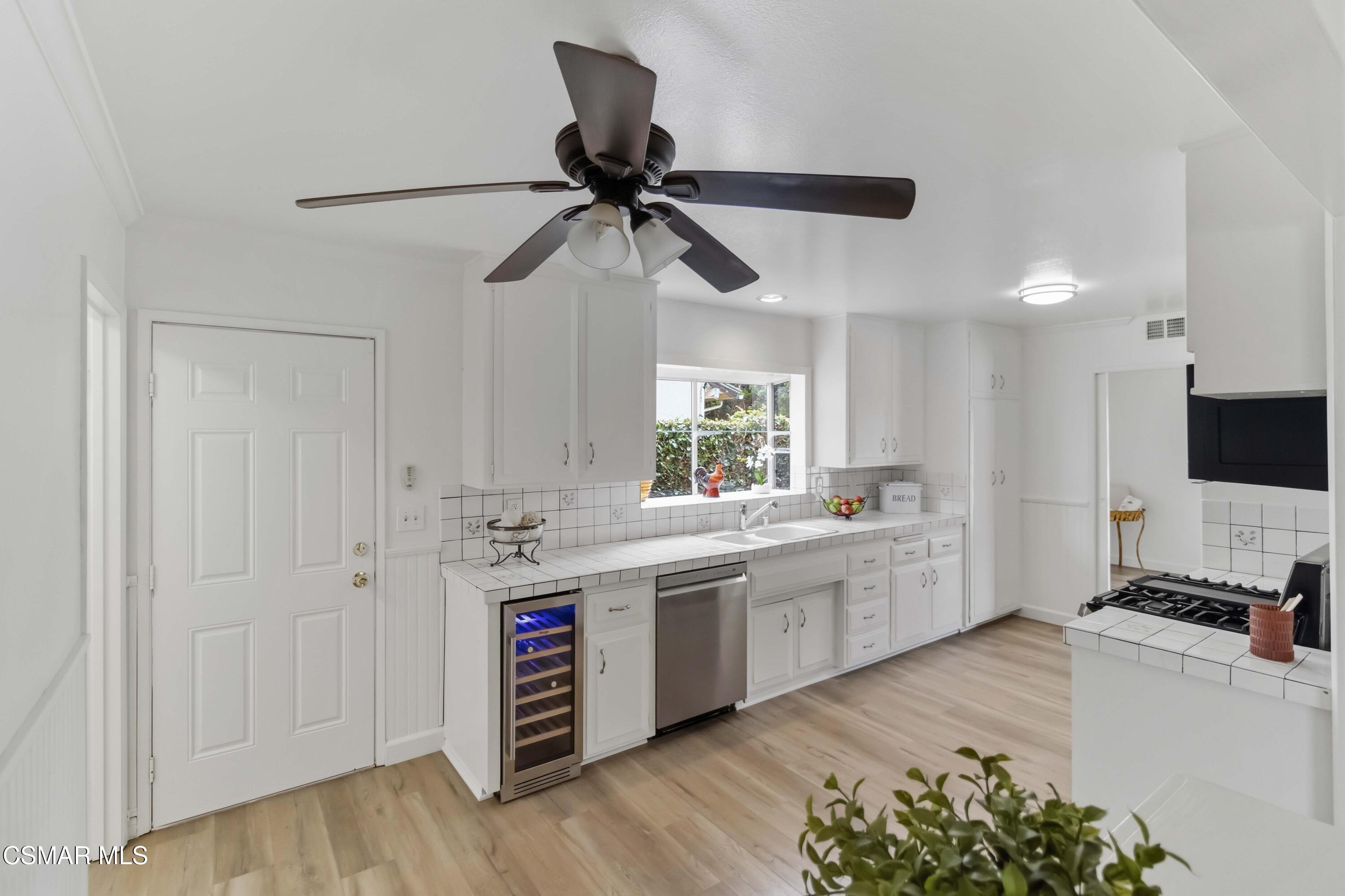 6456 Menlo Street, Unit STREET Simi Valley, CA 93063 - Photo 10 of 27 018