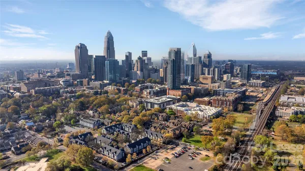 $2,000 | 505 North Graham Street, Unit 2C, Charlotte, NC 28202