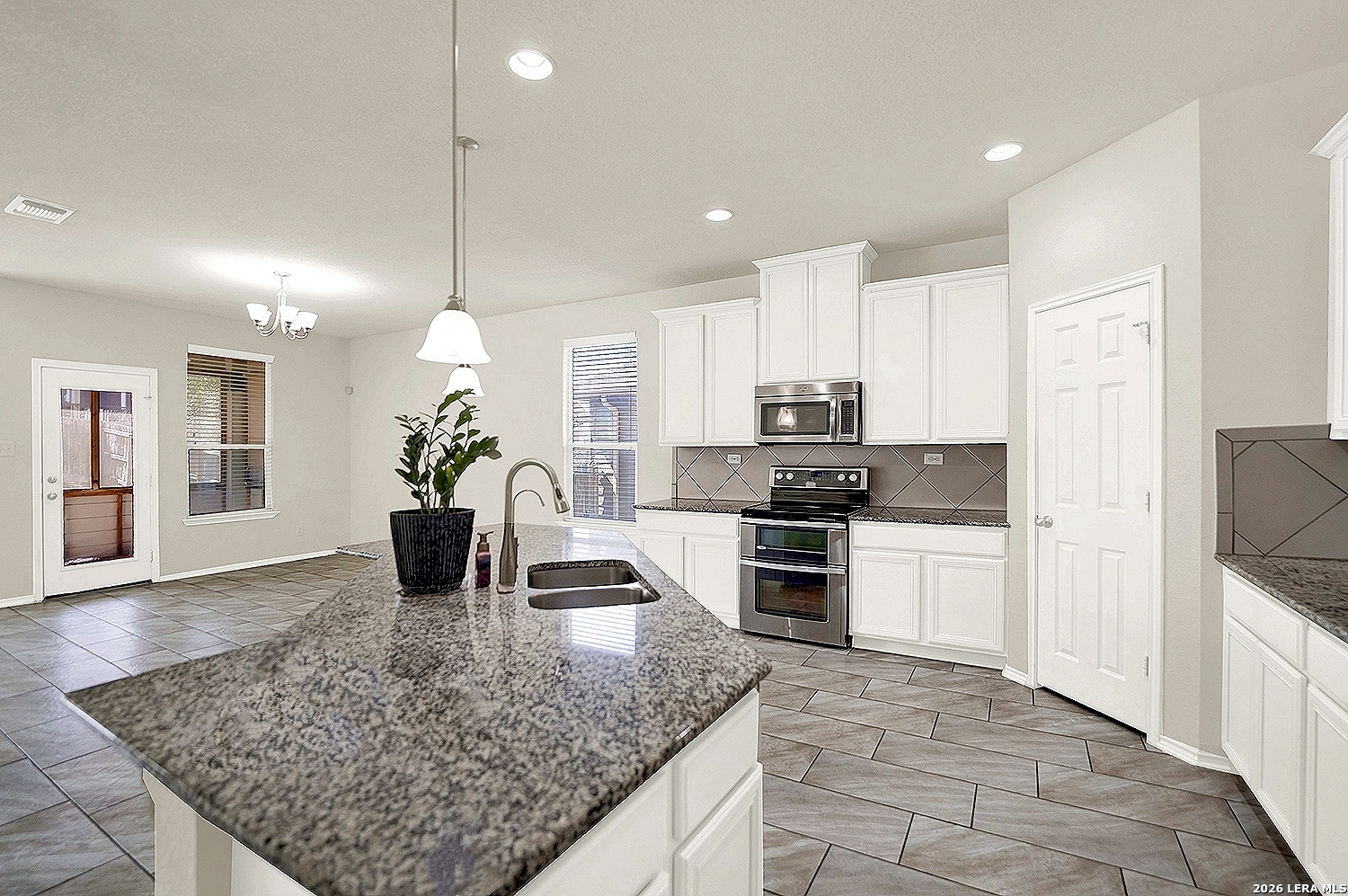 424 Landmark Falls Cibolo, TX 78108 - Photo 4 of 33