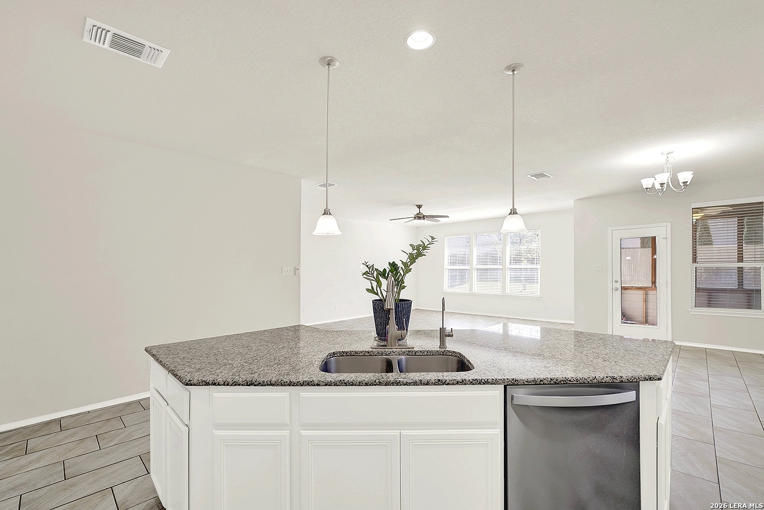 424 Landmark Falls Cibolo, TX 78108 - Photo 9 of 33