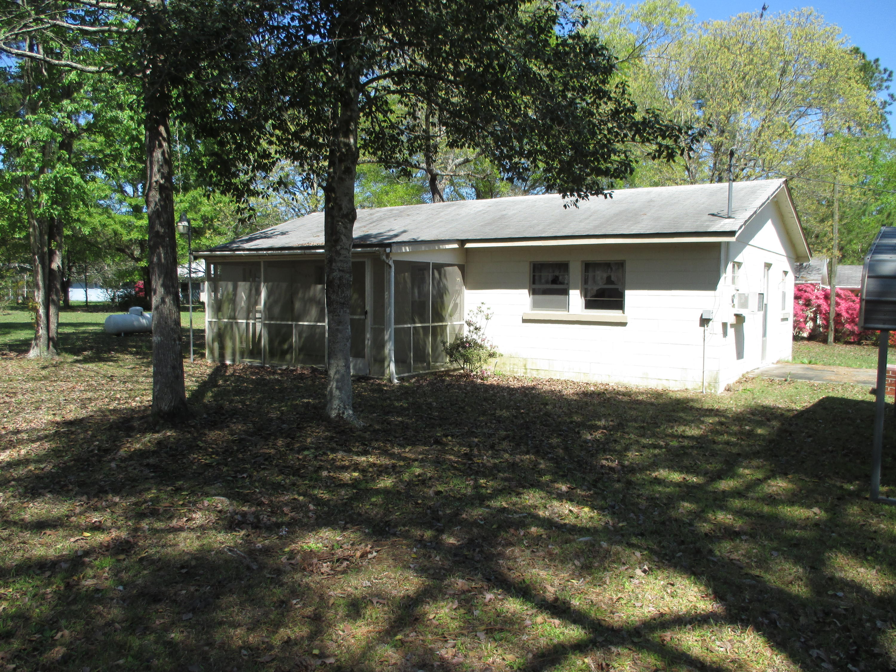 419 Christian Life Road DeFuniak Springs, FL 32433 - Photo 1 of 9 a view of a house with a yard