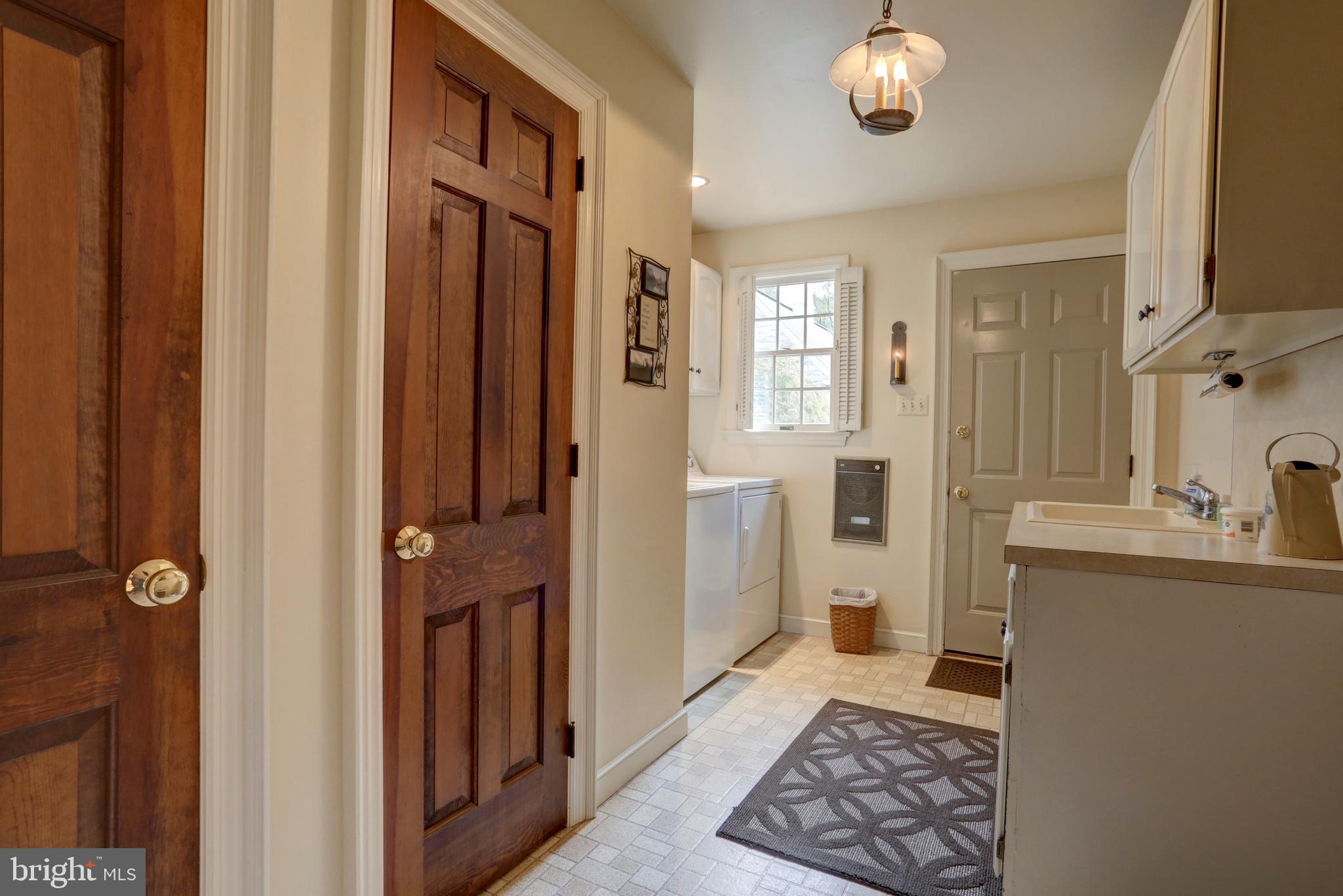800 Willow Road Lancaster, PA 17601 - Photo 22 of 55 Laundry