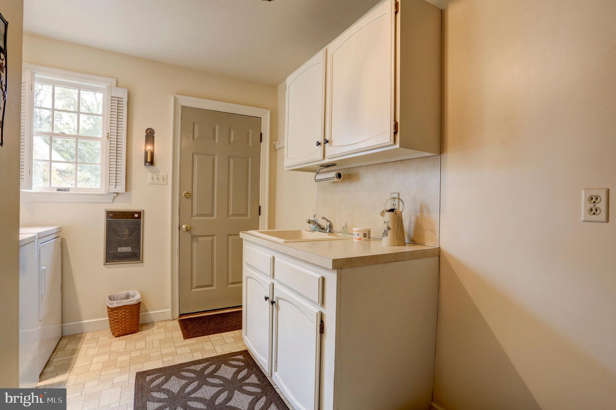 800 Willow Road Lancaster, PA 17601 - Photo 24 of 55 Laundry
