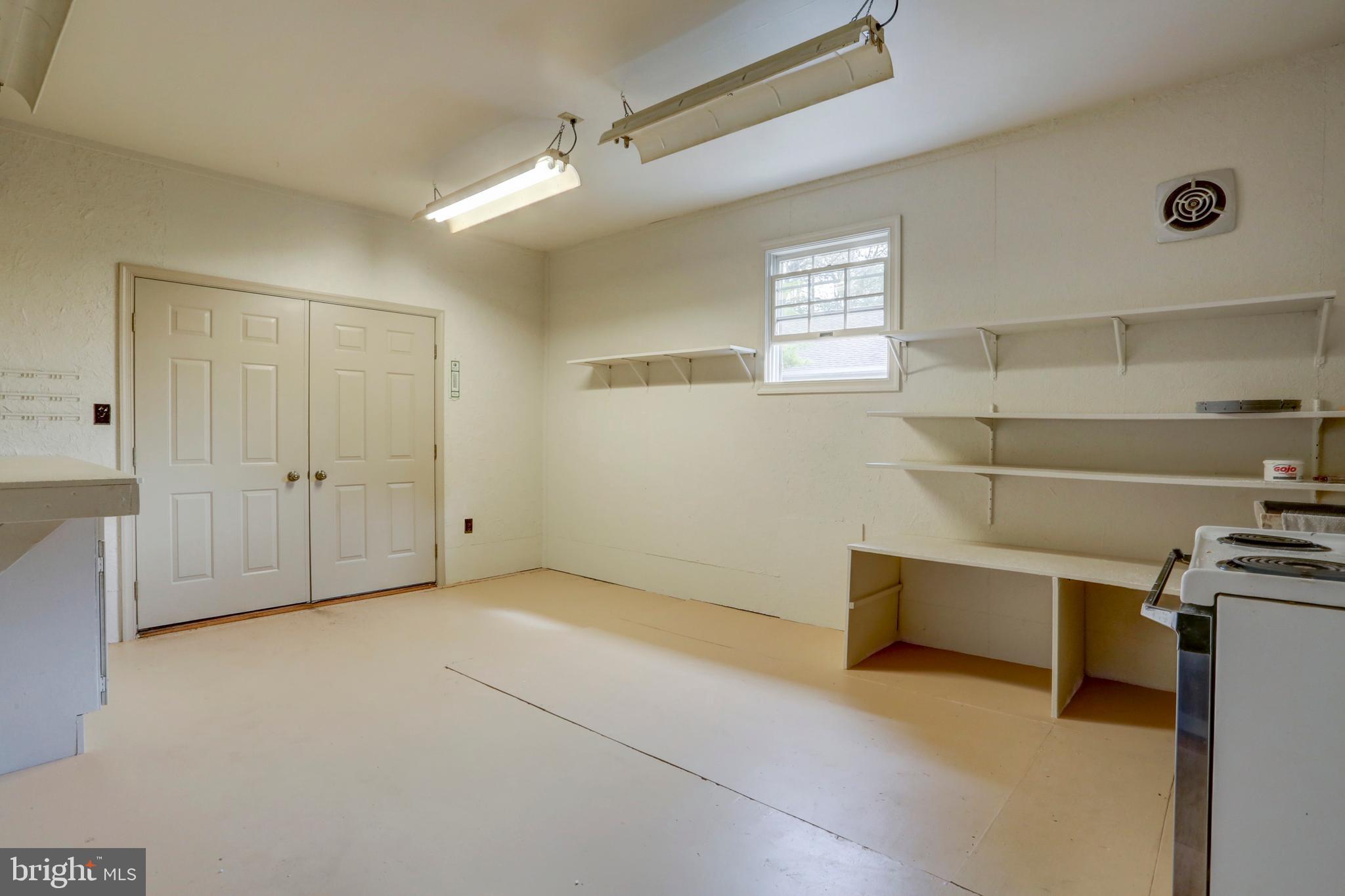 800 Willow Road Lancaster, PA 17601 - Photo 45 of 55 Garage Workshop