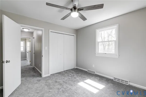 a view of empty room with ceiling fan