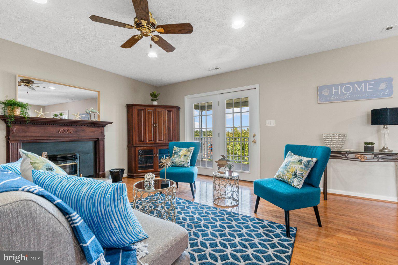 9205 Cuckold Point Road Sparrows Point, MD 21219 - Photo 5 of 47 Living Room