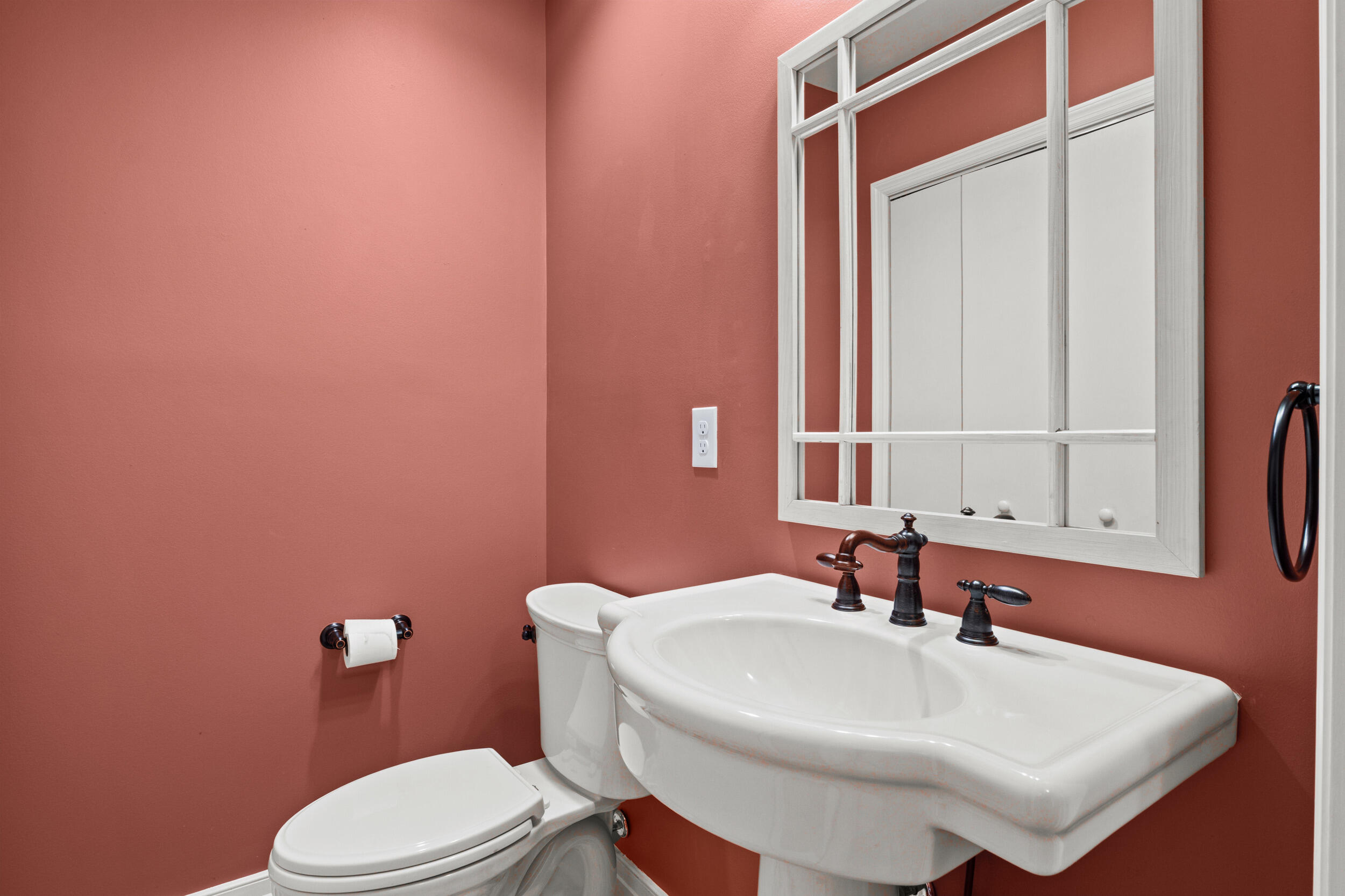 320 Hart Road Lexington, KY 40502 - Photo 27 of 67 first floor half bath
