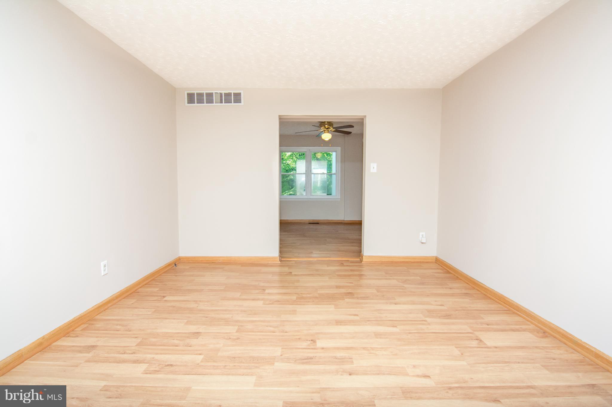 16 Rothamel Court Baltimore, MD 21236 - Photo 2 of 24 Living Room