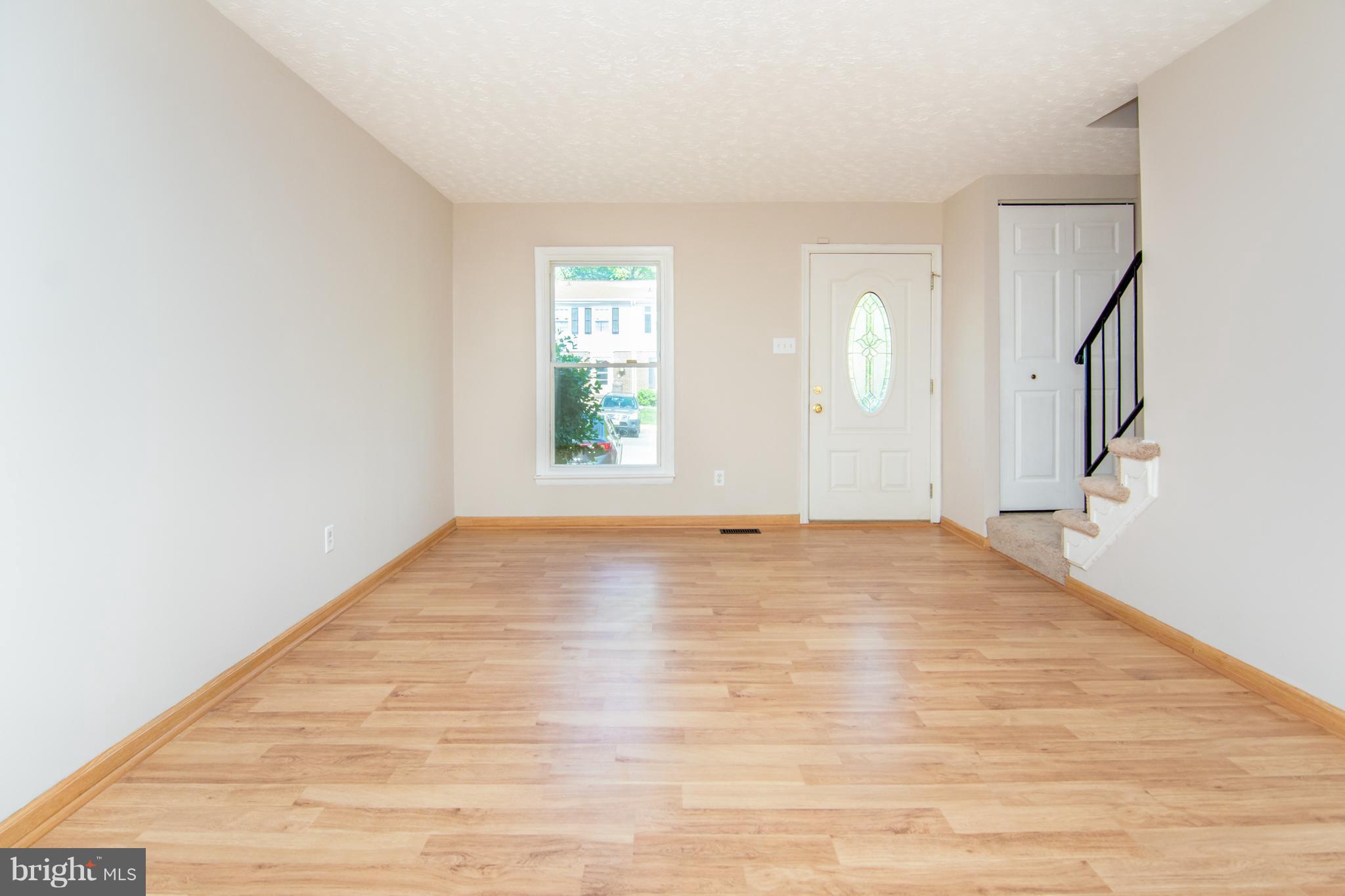 16 Rothamel Court Baltimore, MD 21236 - Photo 3 of 24 Living Room