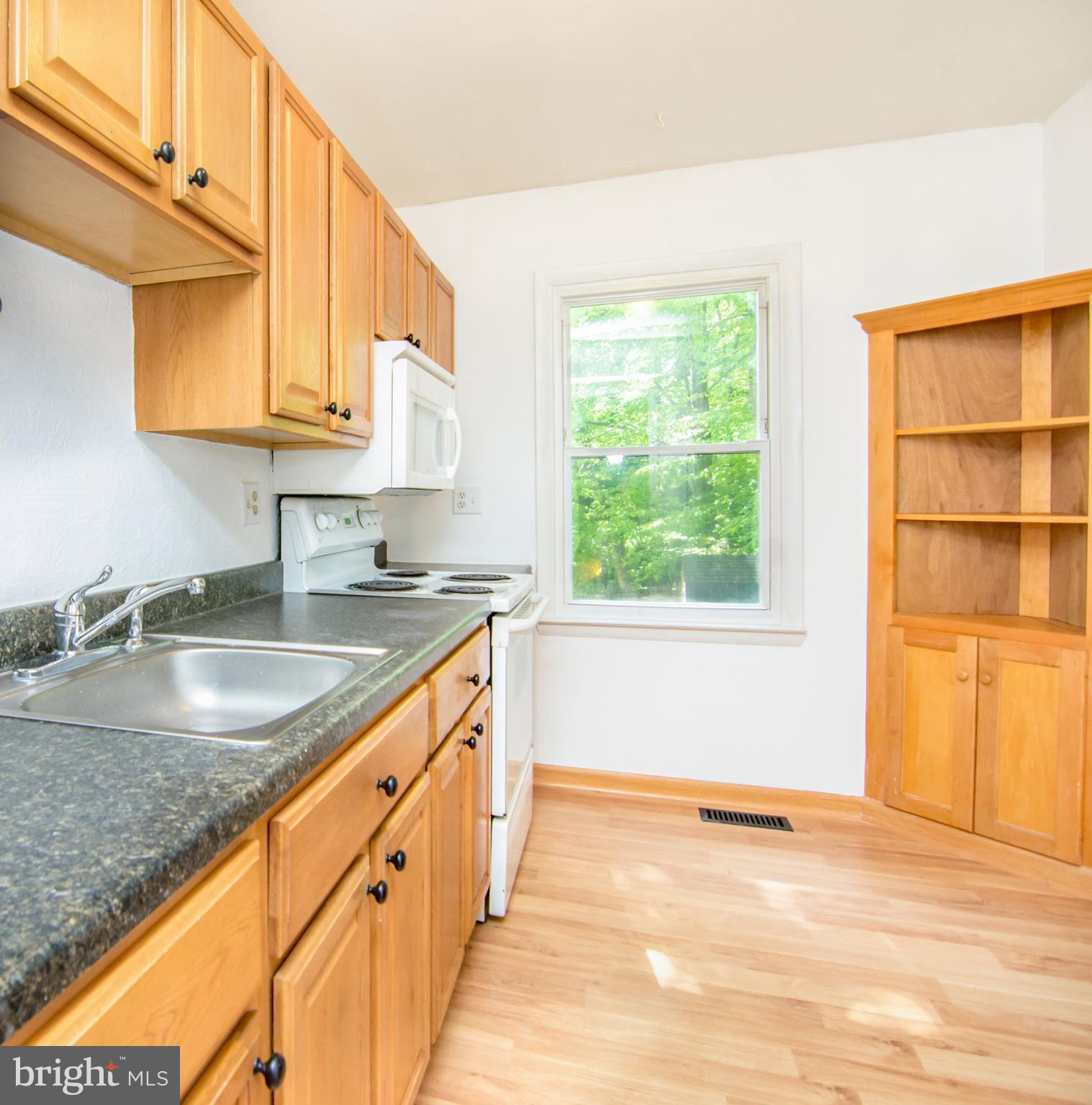 16 Rothamel Court Baltimore, MD 21236 - Photo 8 of 24 Kitchen