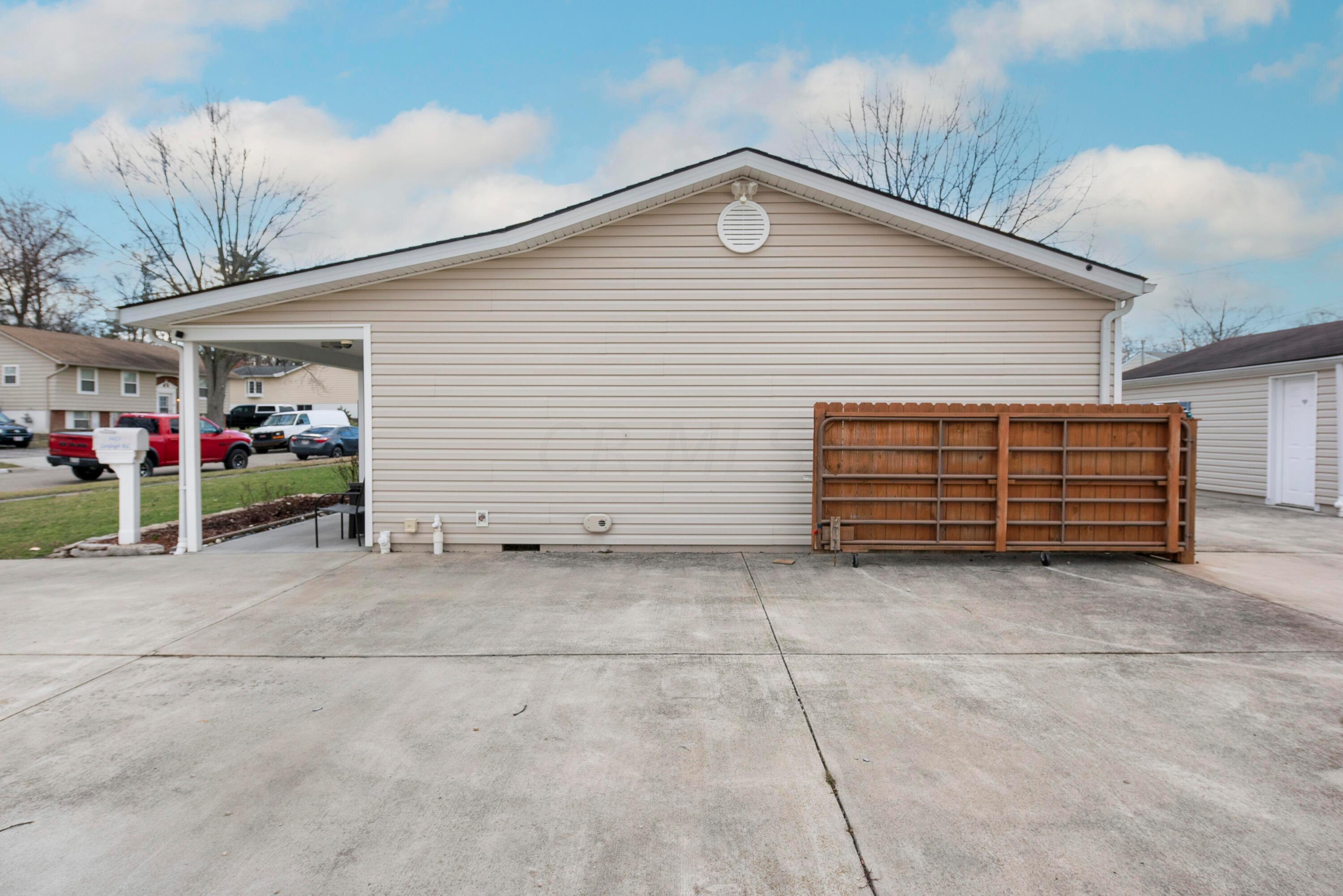 6413 Lexleigh Road Reynoldsburg, OH 43068 - Photo 6 of 40 Side