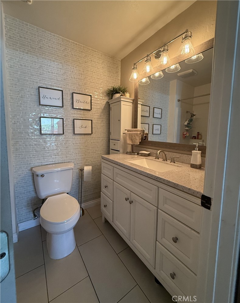 3165 Weatherby Drive Riverside, CA 92503 - Photo 18 of 30 Primary Bathroom