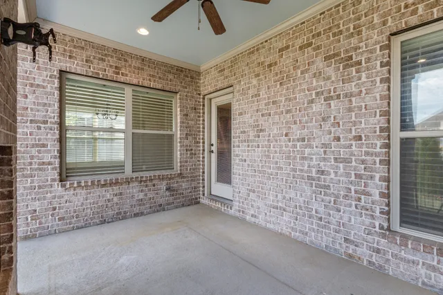 a view of an entrance of the house