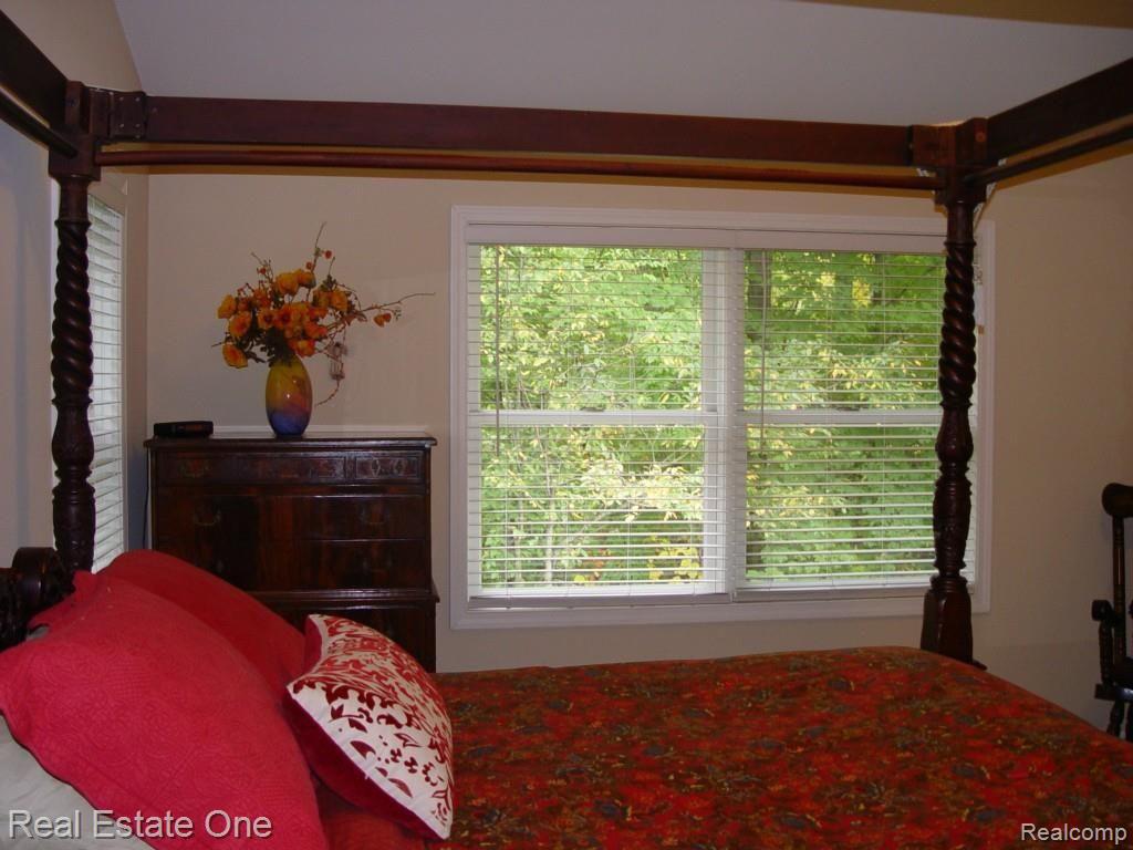 6240 North Latson Road Howell, MI 48855 - Photo 16 of 34 2002-07-09 04.57