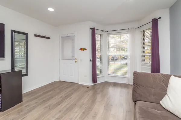 $2,750 | 23 Carey Lane, Streamwood, IL 60107