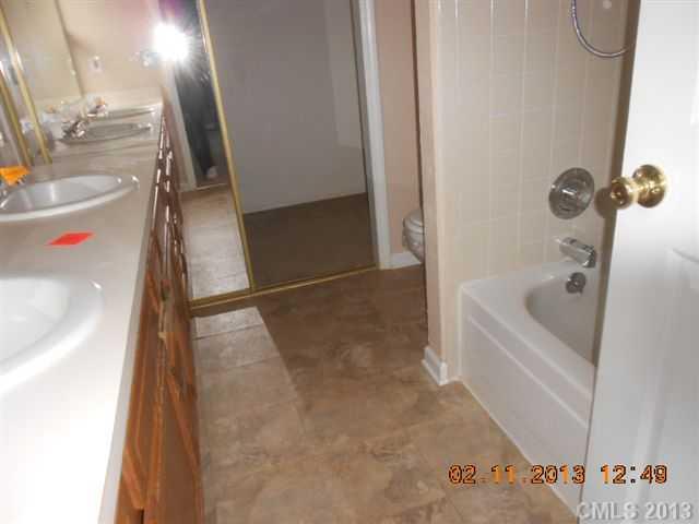 9609 Marshbrooke Road Matthews, NC 28105 - Photo 8 of 10 Gallery Image 8