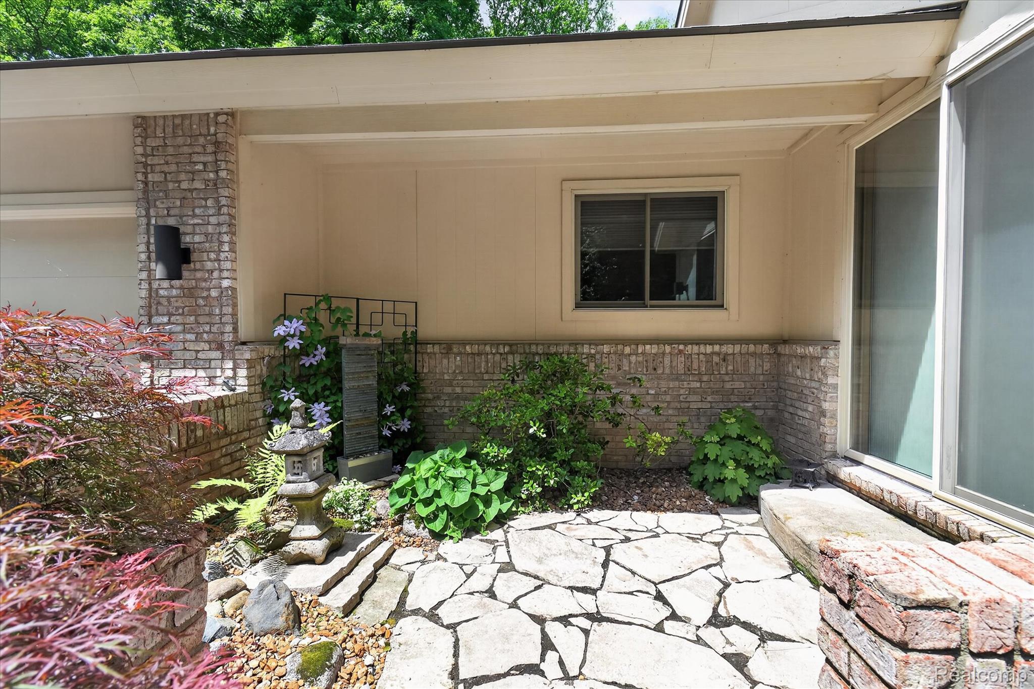 5388 Hartland Road Fenton, MI 48430 - Photo 51 of 74 50-5388-Hartland-Rd-WindowStill.jpg