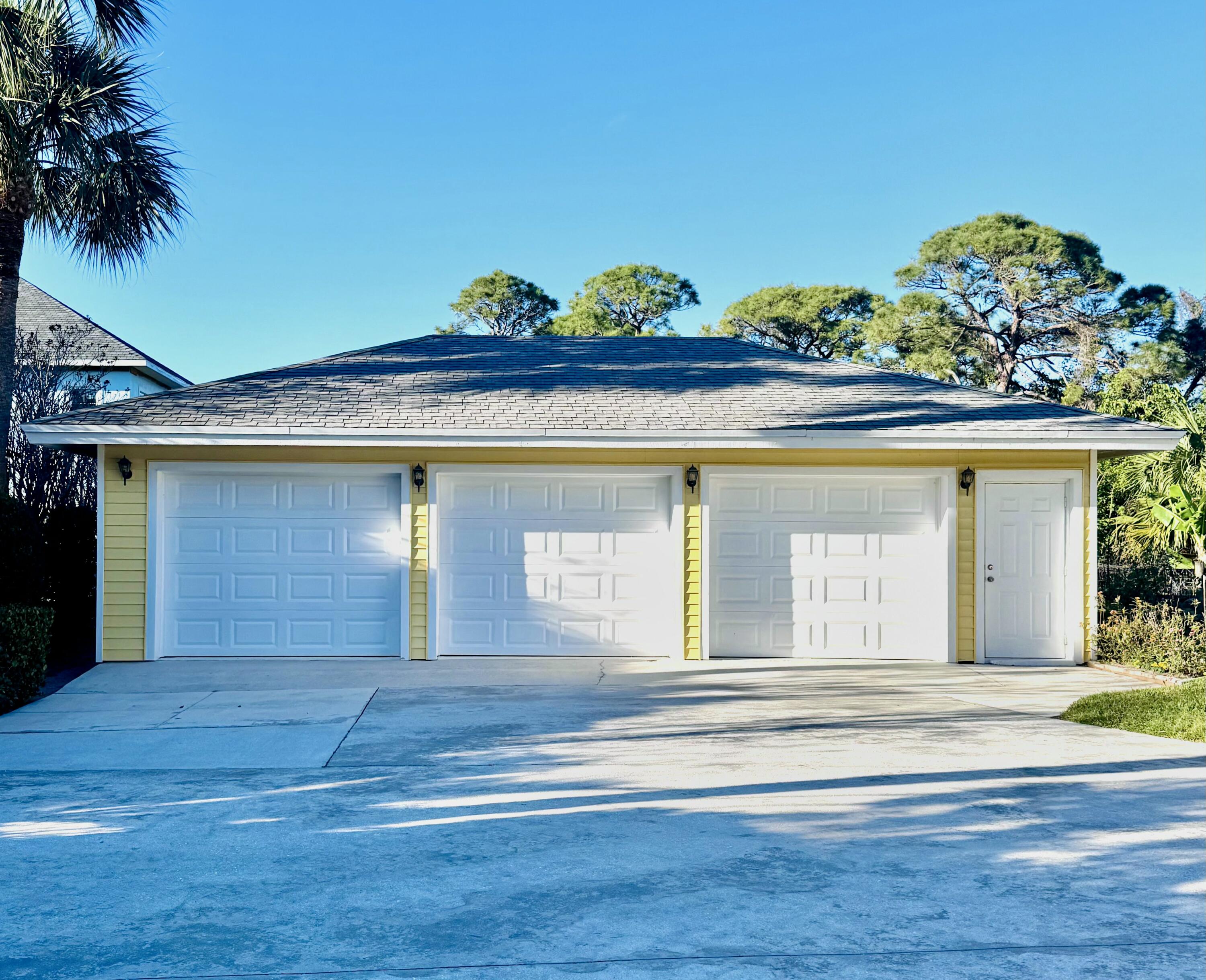 19077 Southeast County Line Road Jupiter, FL 33469 - Photo 40 of 74 3 Car Detached