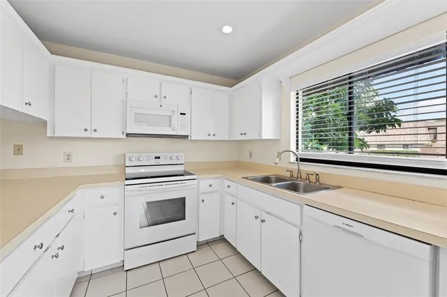 $244,900 | 15233 West Pond Woods Drive, Unit 404, Tampa, FL 33618