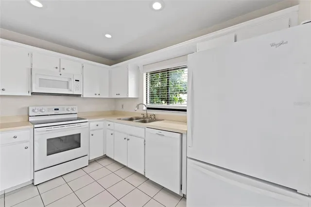 $244,900 | 15233 West Pond Woods Drive, Unit 404, Tampa, FL 33618