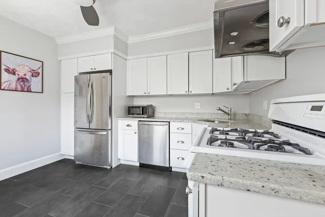 $3,100 | 17 Gilbert Street, Unit 1, Newton, MA 02465