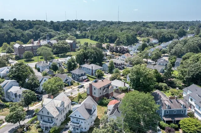 $3,100 | 17 Gilbert Street, Unit 1, Newton, MA 02465