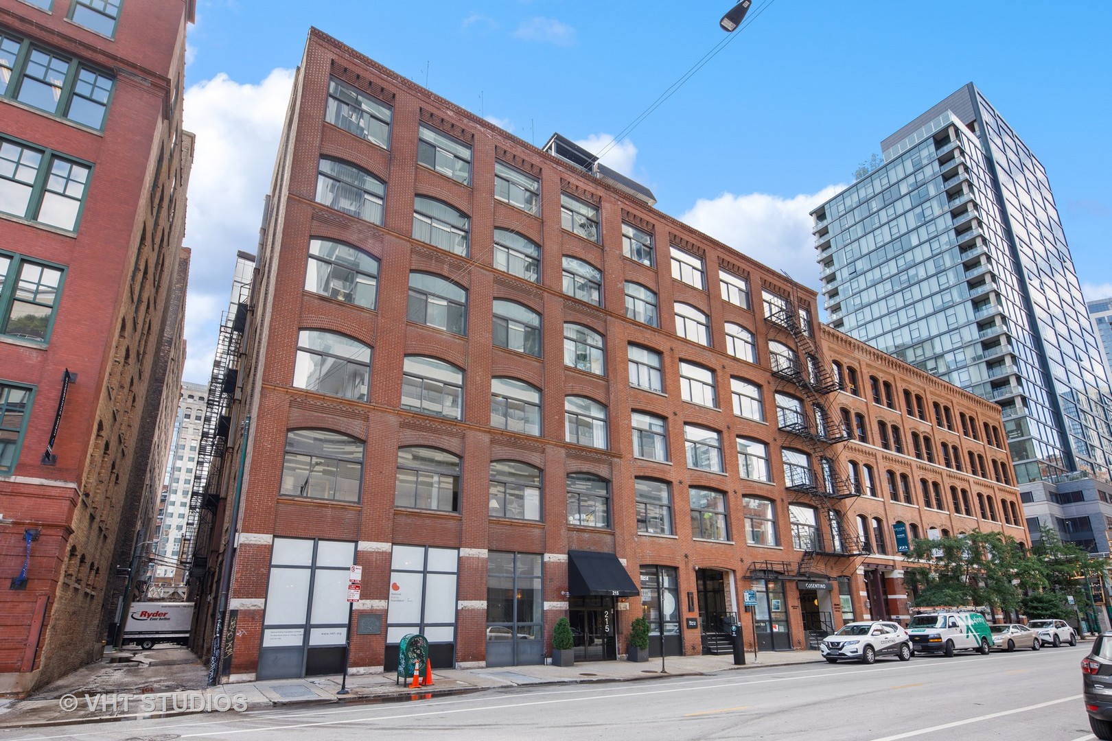 215 West Illinois St Unit 3A  