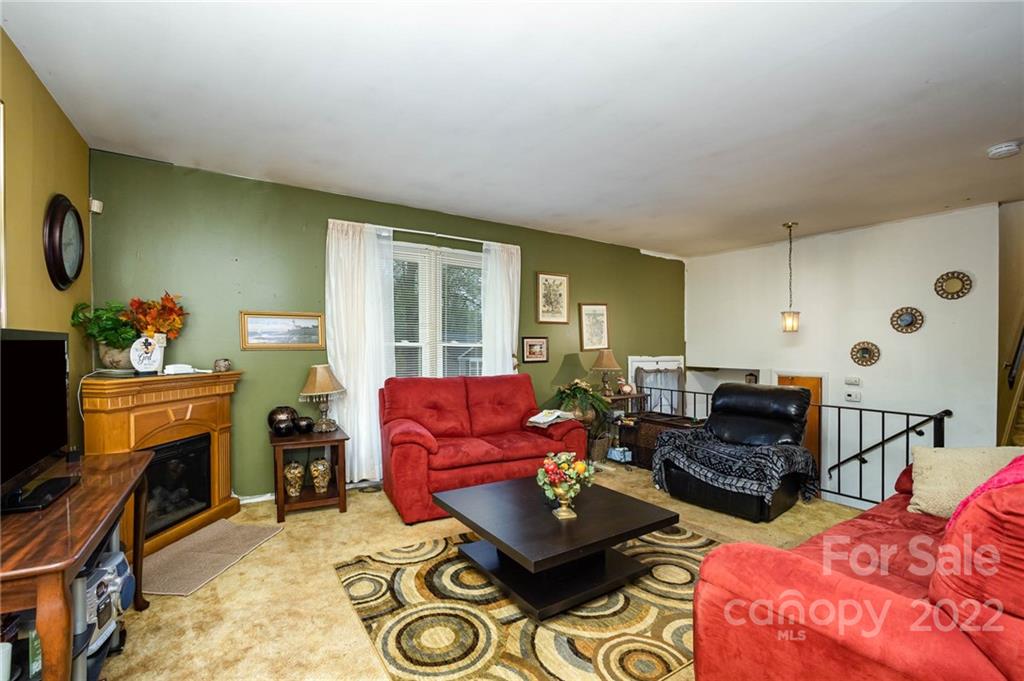 4108 Colebrook Road Charlotte, NC 28215 - Photo 4 of 32 Gallery Image 4
