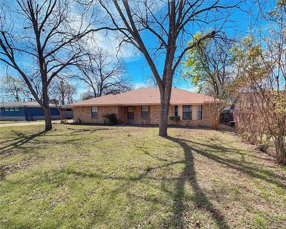 $1,900 | 8111 Llano Avenue, Benbrook, TX 76116