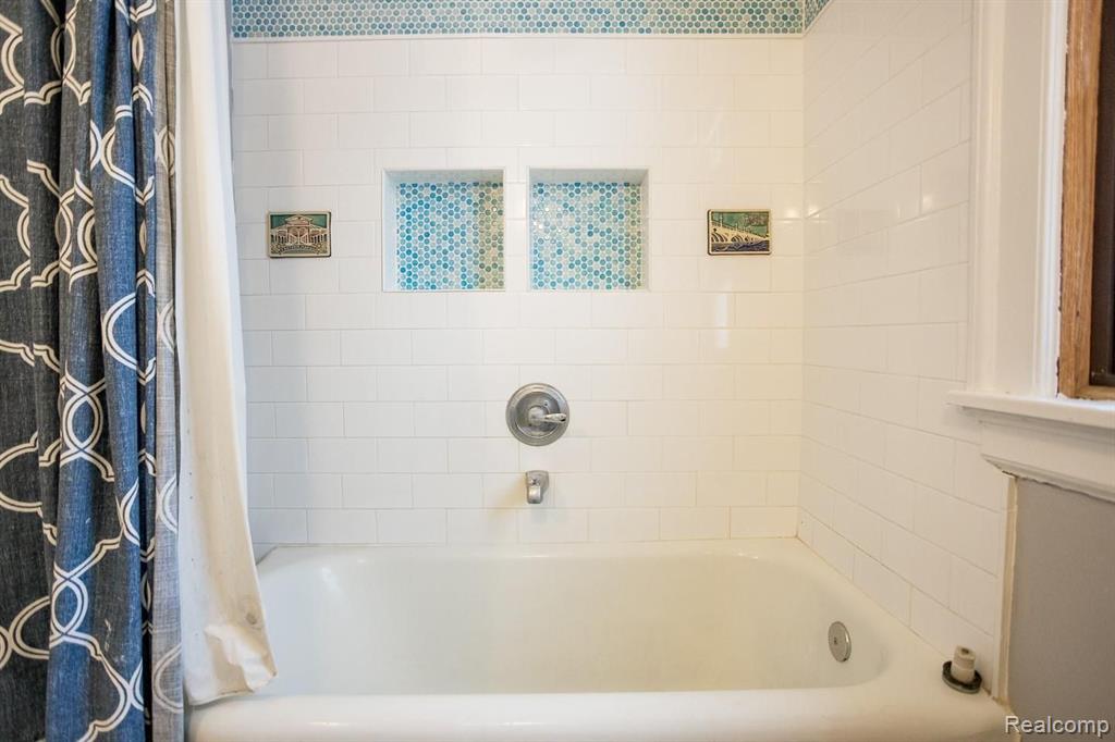 140 Atkinson Street Detroit, MI 48202 - Photo 23 of 52