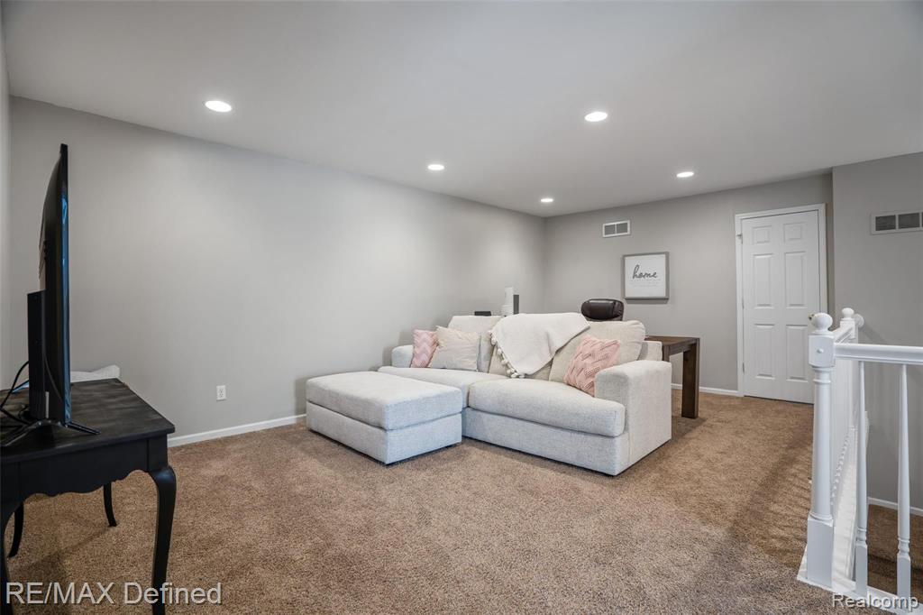 735 East Bluff Court Rochester Hills, MI 48306 - Photo 32 of 53