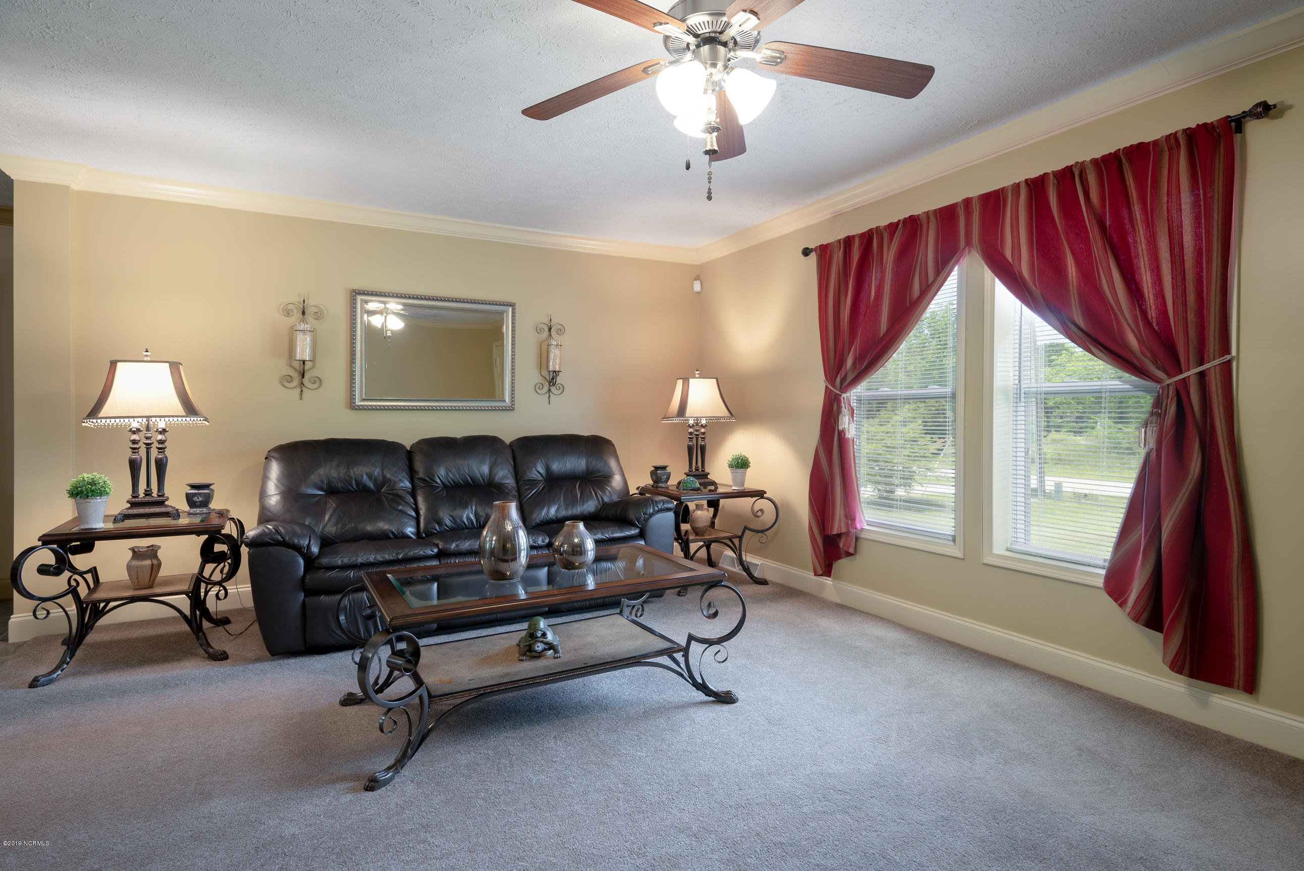 291 Colonial Landing Road Southeast Bolivia, NC 28422 - Photo 5 of 31 Living room