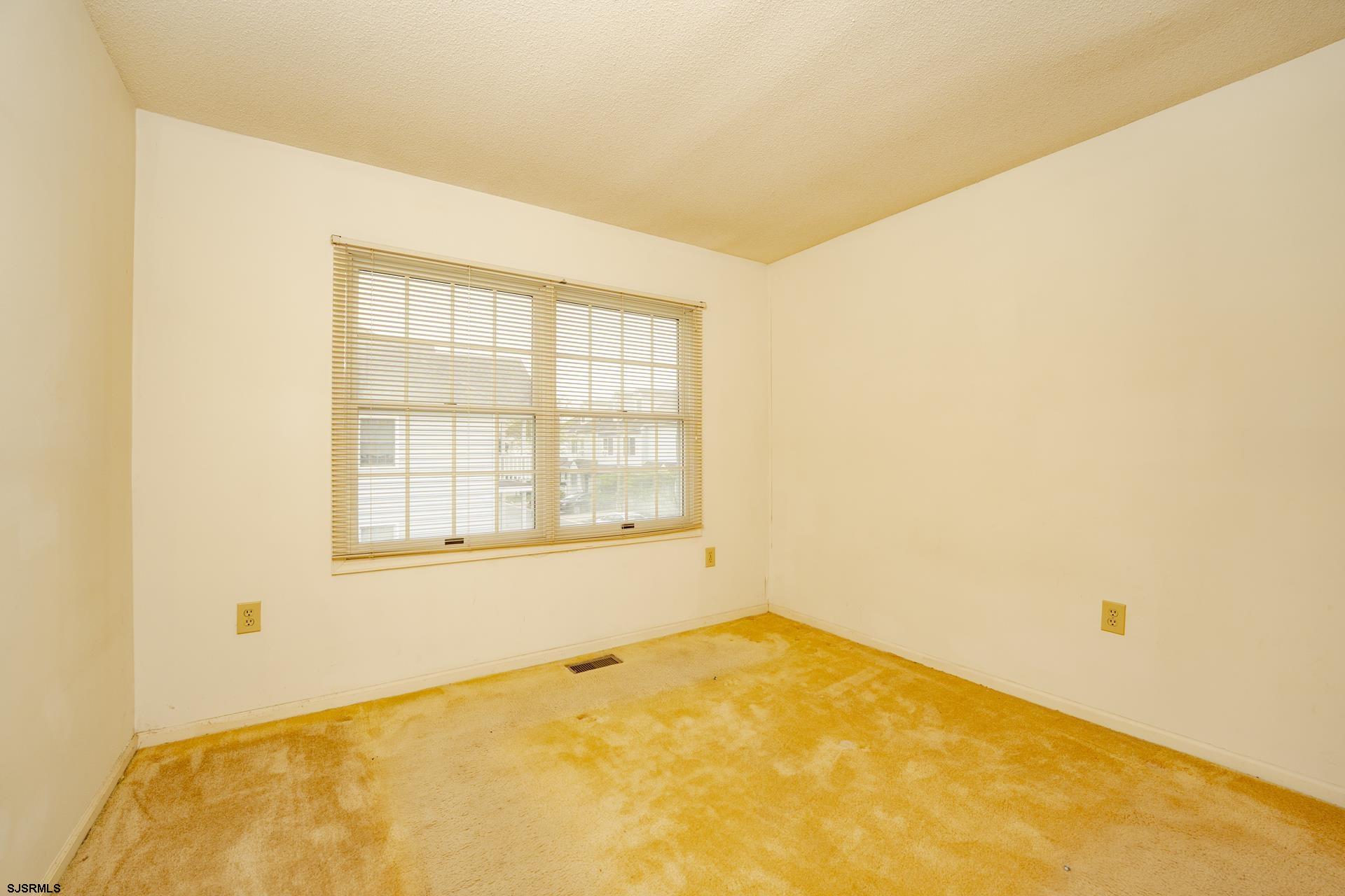 19 Clipper Court Atlantic City, NJ 08401 - Photo 15 of 53 an empty room with a natural light