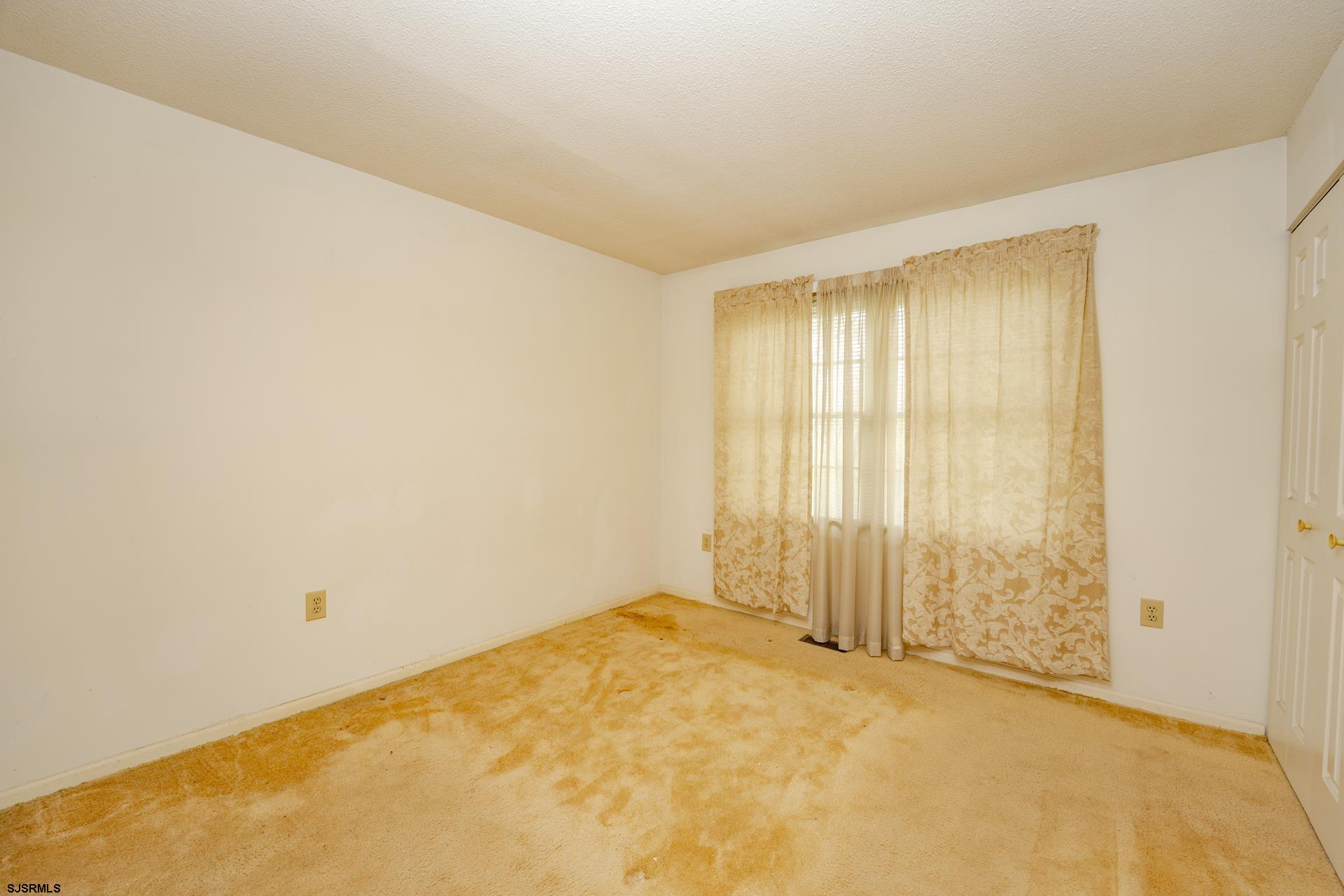 19 Clipper Court Atlantic City, NJ 08401 - Photo 17 of 53 an empty room with windows