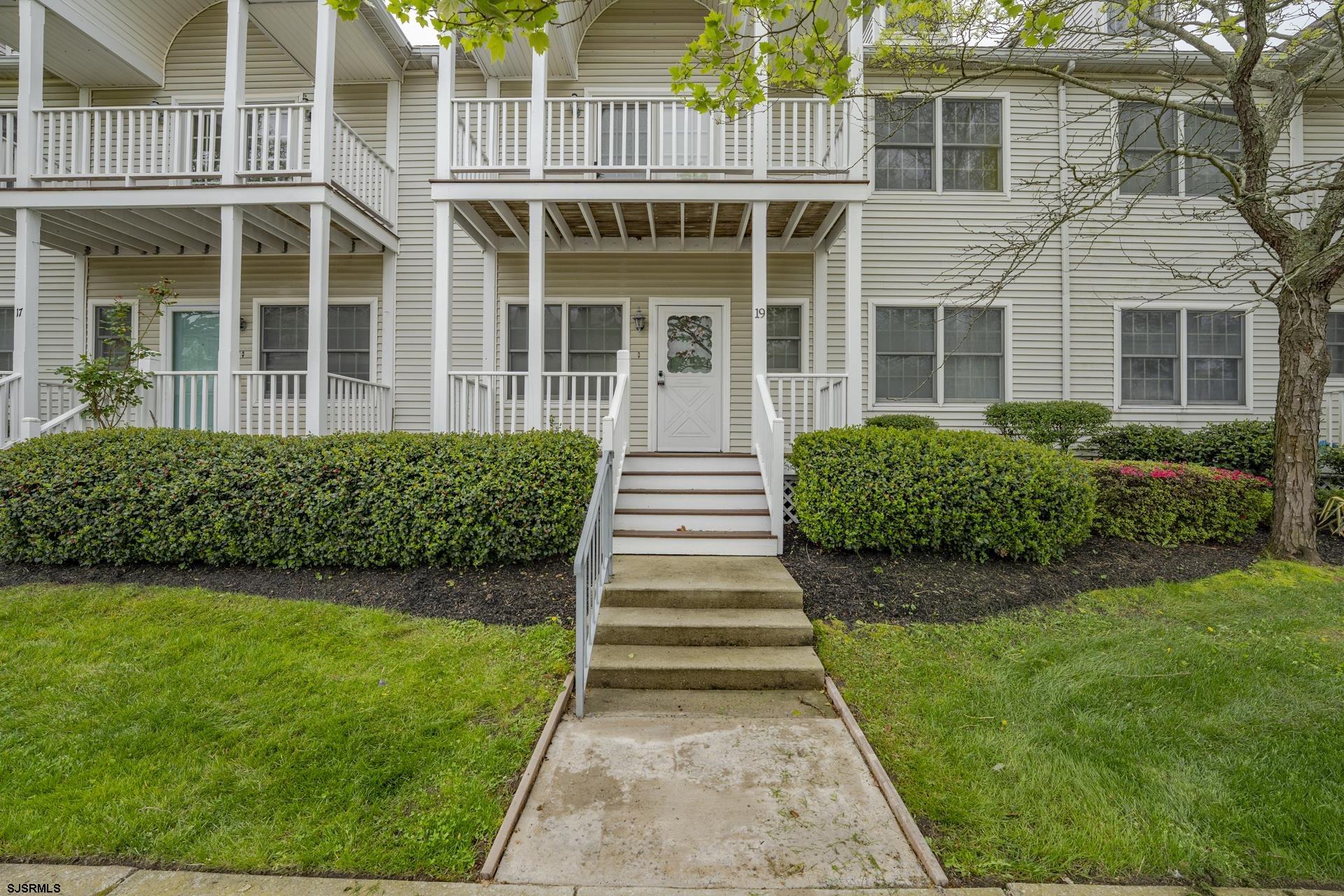 19 Clipper Court Atlantic City, NJ 08401 - Photo 34 of 53 a front view of a house with garden