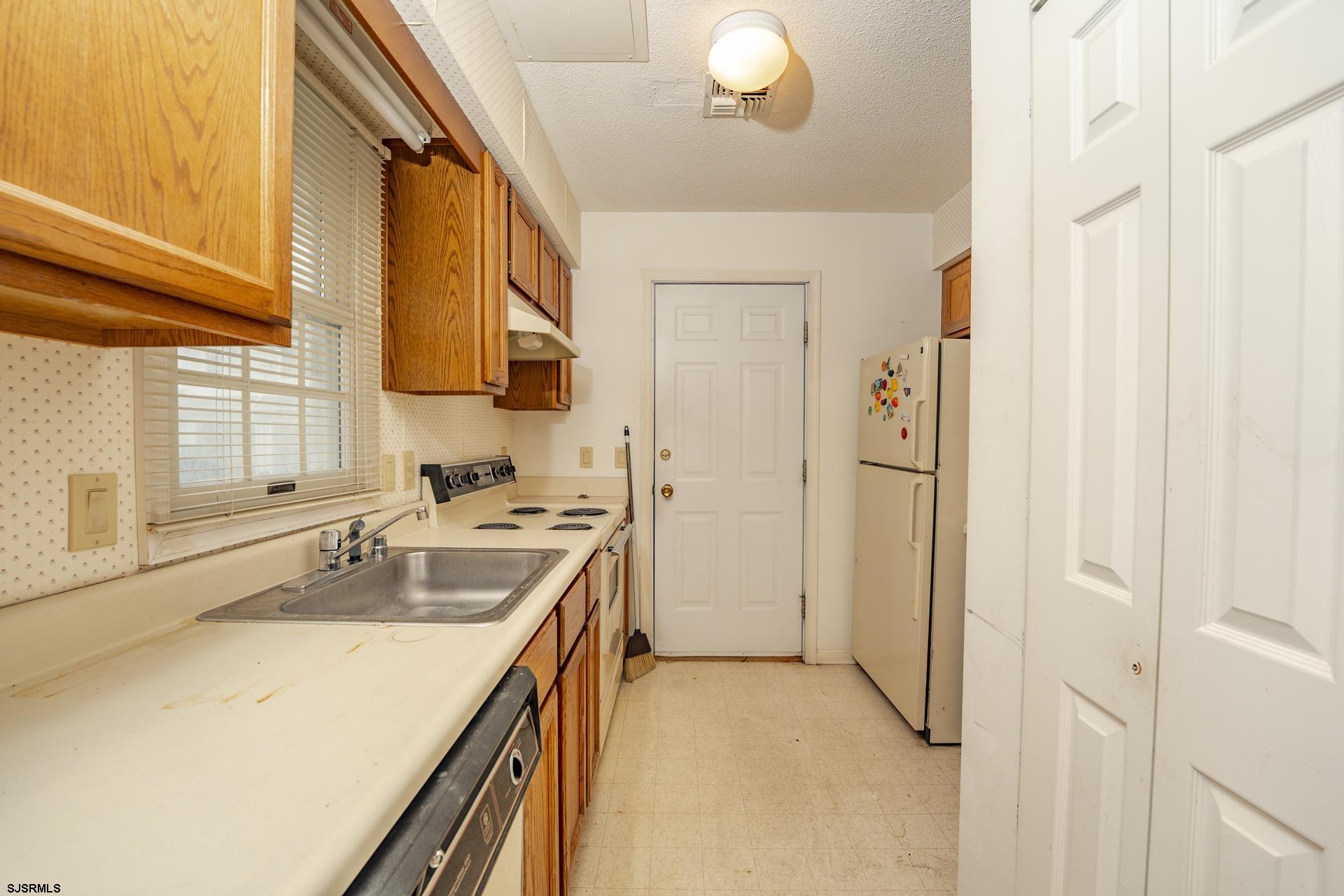 19 Clipper Court Atlantic City, NJ 08401 - Photo 6 of 53 a kitchen with a sink and a refrigerator