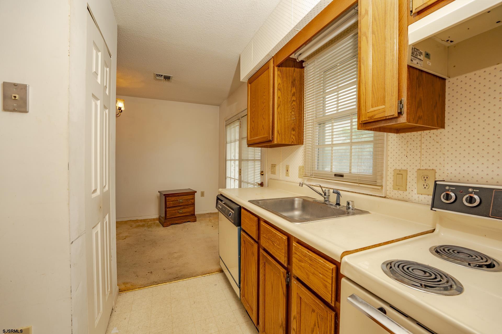 19 Clipper Court Atlantic City, NJ 08401 - Photo 7 of 53 a kitchen with stainless steel appliances granite countertop a sink stove and refrigerator
