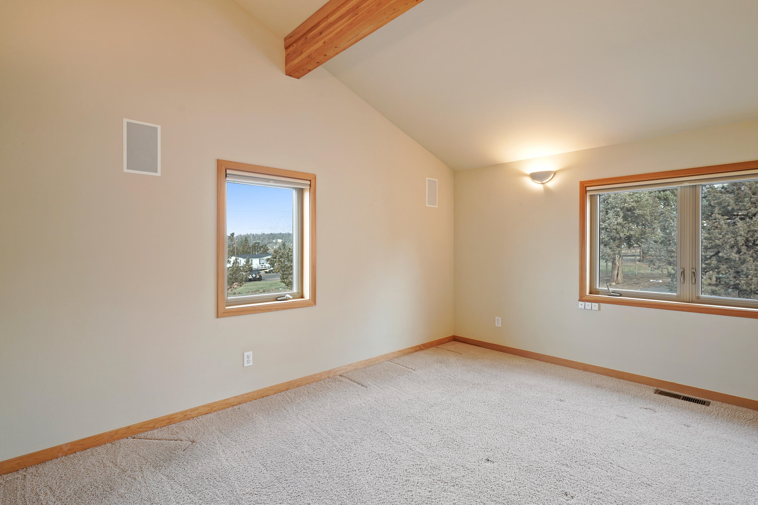 8578 Southwest Shad Road Terrebonne, OR 97760 - Photo 26 of 42 Guest bedroom 1