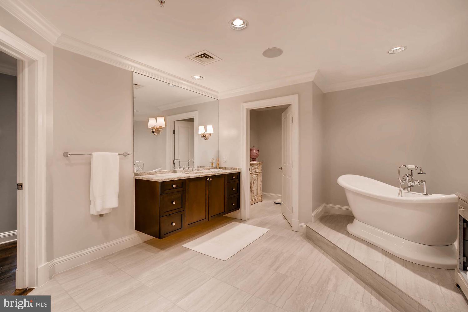 801 Key Highway, Unit P57 Baltimore, MD 21230 - Photo 18 of 32