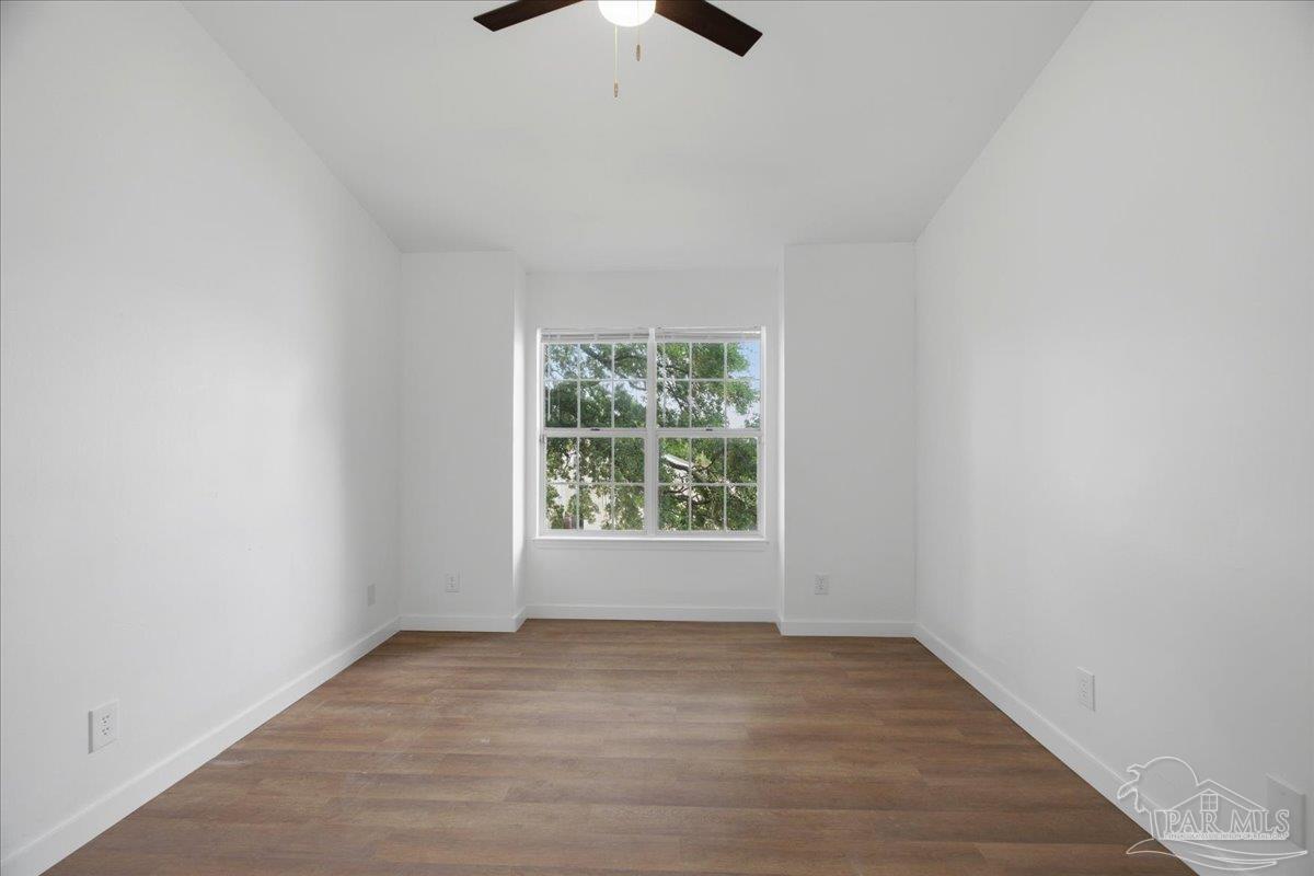 601 East Burgess Road, Unit C6 Pensacola, FL 32504 - Photo 29 of 39 an empty room with a window